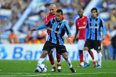 ***  100 anos do Gre-Nal  ***Grêmio e Inter se enfrentam no Estádio Olímpico, em Porto Alegre, em jogo válido pelo Campeonato Brasileiro 2009, comemorando 100 anos do clássico Gre-Nal.Guiñazu e Souza<!-- NICAID(223946) -->