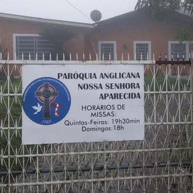 Igreja Católica emite nota sobre padre de paróquia anglicana em Caxias. Quem acessou nos últimos dias o site da Diocese de Caxias do Sul surpreendeu-se ao encontrar uma nota de esclarecimento assinada pelo bispo dom José Gislon e pelo Chanceler do Bispado, padre Eleandro Teles, em 29 de junho, para esclarecer aos fiéis que o religioso Anderson Golin não integra a Igreja Católica Apostólica Romana como padre ou bispo. Padre Golin é responsável pela Paróquia Anglicana Nossa Senhora Aparecida, que fica junto à Casa de Acolhida Luiz Matias. Lá ele é conhecido como Dom Anderson.<!-- NICAID(14539687) -->