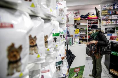  PORTO ALEGRE, RS, BRASIL - 08/07/2020O mercado de pet shops é um dos poucos a crescer em meio a pandemia<!-- NICAID(14541067) -->