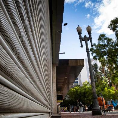  PORTO ALEGRE, RS, BRASIL - 02.07.2020 - Imagens variadas de estabelecimentos comerciais fechados. (Foto: Jefferson Botega/Agencia RBS)Indexador: Jefferson Botega<!-- NICAID(14536723) -->