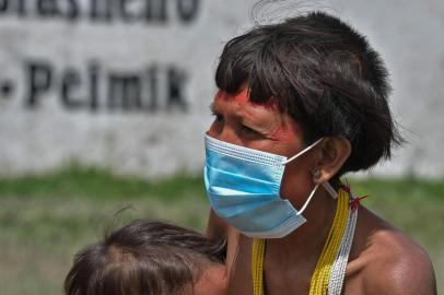 EDITORS NOTE: Graphic content / A Yanomami indigenous woman wearing a face mask breastfeeds her baby at a Special Border Platoon, where tests for COVID-19 are being carried out, in the indigenous land of Surucucu, in Alto Alegre, Roraima state, Brazil, on July 1, 2020, amid the new coronavirus pandemic. (Photo by NELSON ALMEIDA / AFP)<!-- NICAID(14543246) -->