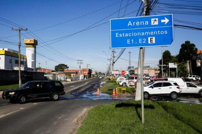 PORTO ALEGRE, RS, BRASIL, 10-07-2020: Avenida A. J. Renner. Previsao de obras para entorno da Arena do Gremio. Mais ambiciosas em 2012, quando o estadio foi inaugurado, as intervencoes em negociacao foram enxugadas, conforme acordo firmado em 2019. (Foto: Mateus Bruxel / Agencia RBS)Indexador: Mateus Bruxel<!-- NICAID(14542652) -->