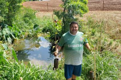 Uma das maiores lideranças kaingang do Rio Grande do Sul e líder da aldeia da Serrinha, no norte do Estado, o cacique Ronaldo Inácio Claudino, conhecido como Cacique Roni, morreu por coronavírus no último dia 3 de julho, aos 47 anos.<!-- NICAID(14543256) -->