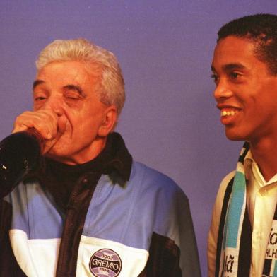 Ronaldinho do Grêmio e da Seleção e o jornalista Paulo Santana.#PÁGINA:66#ENVELOPE: Não veio printer.<!-- NICAID(575885) -->