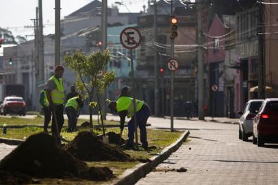  PORTO ALEGRE, RS, BRASIL, 15-07-2020: O prefeito de Porto Alegre, Nelson Marchezan Jr, acompanha plantio de arvores com georreferenciamento na rua Voluntarios da Patria.  (Foto: Mateus Bruxel / Agencia RBS)Indexador: Mateus Bruxel<!-- NICAID(14545342) -->