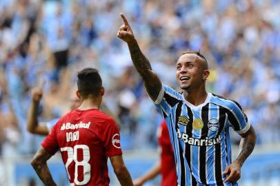 PORTO ALEGRE, RS, BRASIL, 18.03.2018. Inter e Grêmio disputam Gre-Nal 414 no estádio Arena e válido pela semifinal do Campeonato Gaúcho 2018. (MATEUS BRUXEL/AGÊNCIA RBS)<!-- NICAID(13461014) -->