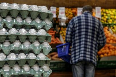  PORTO ALEGRE, RS, BRASIL - 16/07/2020Aumento no preço do ovo devido ao aumento da procura do alimento durante a pandemia