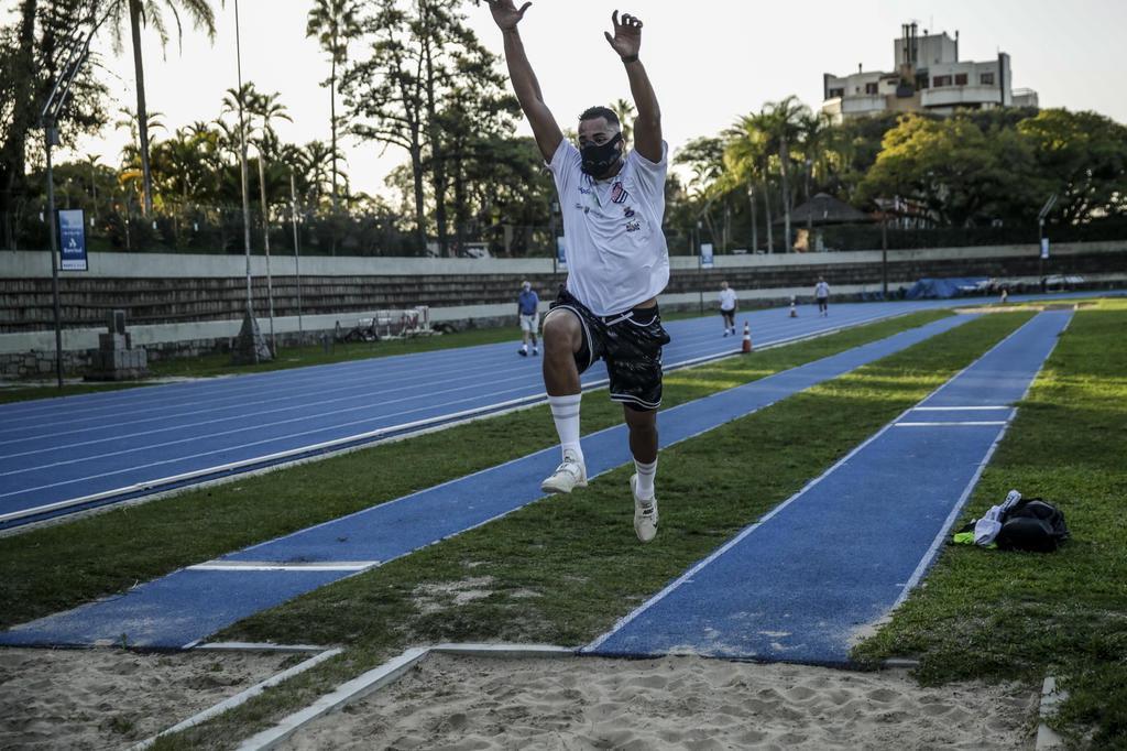 Salto triplo: Almir Júnior vai fazer história, aposta treinador