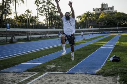  PORTO ALEGRE, RS, BRASIL - 24/06/2020Treino do triplista Almir Cunha dos Santos Júnior depois de meses parado por conta da pandemia de coronavirus