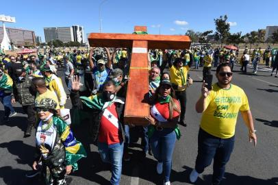  Evangelical groups take part in a demonstration in support of Brazilian President Jair Bolsonaros government in front of the Congress in Brasilia, on July 19, 2020. (Photo by EVARISTO SA / AFP)Editoria: POLLocal: BrasíliaIndexador: EVARISTO SASecao: politics (general)Fonte: AFPFotógrafo: STF<!-- NICAID(14548496) -->