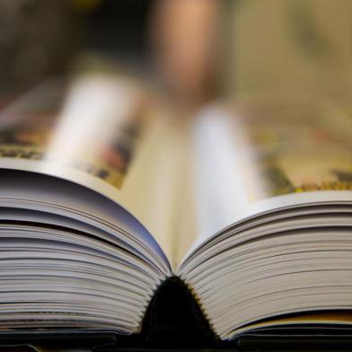  PORTO ALEGRE, RS, BRASIL, 15-10-2016. Feira de editores independentes na Galeria Hipotética. (FOTO: ANDERSON FETTER/AGÊNCIA RBS)Indexador: Anderson Fetter<!-- NICAID(12504005) -->