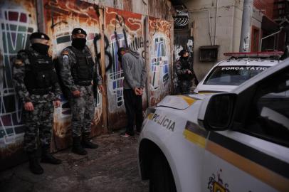  CAXIAS DO SUL, RS, BRASIL, 15/07/2020 - Reportagem acompanha PMs em uma ação contra o tráfico. Irá ilustrar imagem sobre o aumento das prisões na cidade. (Marcelo Casagrande/Agência RBS)<!-- NICAID(14546181) -->