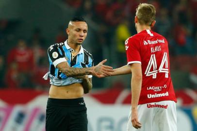 Inter e Grêmio se enfrentam no Estádio Beira-Rio pela 11ª rodada do Brasileirão. Clássico Gre-Nal 421. Everton<!-- NICAID(14173928) -->