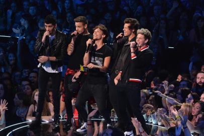 2013 MTV Video Music Awards - ShowNEW YORK, NY - AUGUST 25: One Direction speaks onstage during the 2013 MTV Video Music Awards at the Barclays Center on August 25, 2013 in the Brooklyn borough of New York City.   Rick Diamond/Getty Images for MTV/AFPEditoria: ACELocal: New YorkIndexador: RICK DIAMONDSecao: MusicFonte: GETTY IMAGES NORTH AMERICAFotógrafo: STF<!-- NICAID(9707381) -->