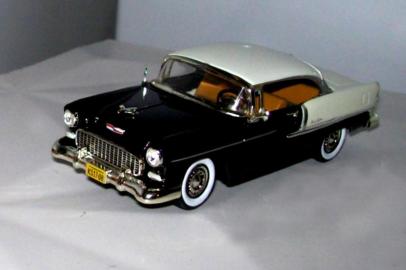  Chrysler Town and Country 1948 e Chevrolet Bel Air 1955, da portuguesa Vitesse (1/43)<!-- NICAID(14549818) -->