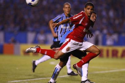 *** D Marenco > Grenal 06 ***Campeonato BrasileiroEstádio OlímpicoGrêmio X Internacional,jogadores Taison (E) e Helder (D)<!-- NICAID(397447) -->