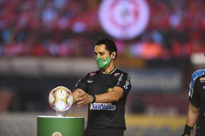  22/07/2020 _ CAXIAS DO SUL, RS, BRASIL _ Grêmio e Inter disputam o Gre-Nal no retorno do futebol após a paralisação do calendário provocado pela pandemia do coronavírus.<!-- NICAID(14551337) -->