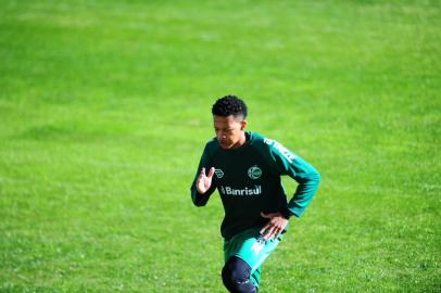  CAXIAS DO SUL, RS, BRASIL, 14/07/2020. Treino do Juventude no estádio Alfredo Jaconi. O Ju se prepara para a reestreia do Campeonato Gaúcho após a parada por causa da pandemia. (Porthus Junior/Agência RBS)<!-- NICAID(14544814) -->