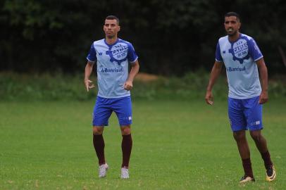  CAXIAS DO SUL, RS, BRASIL, 21/01/2020 - Caxias faz último treino antes da estreia da temporada do Gauchãp 2020. NA FOTO: meia Diogo Oliveira. (Marcelo Casagrande/Agência RBS)<!-- NICAID(14394257) -->