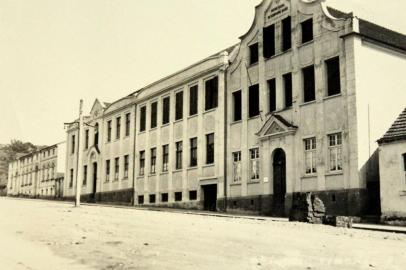  FOTO 1 - O Colégio Mauá, de Santa Cruz do Sul, nasceu no dia 27 de julho de 1870, como a Sociedade Escolar - Schulgemeinde (hoje, Sociedade Escolar de Santa Cruz), que tinha como objetivo oferecer educação de qualidade aos filhos dos imigrantes alemães que colonizaram Santa Cruz do Sul <!-- NICAID(14553674) -->