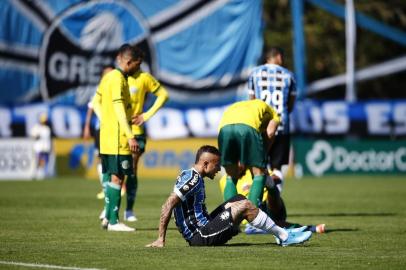  Grêmio sai na frente, mas fica apenas no empate com o Ypiranga. Partida disputada no CT Hélio Dourado, em Eldorado do Sul, terminou 1 a 1. Campeonato Gaúcho 2020.<!-- NICAID(14553779) -->