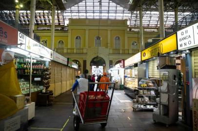  PORTO ALEGRE, RS, BRASIL , 27/07/2020- Mercado Público da Capital. Segundo Secretário de Parcerias Estratégicas do Município Thiago Ribeiro, prefeitura mantém Plano A após TCE suspender concessão. Foto- Jefferson Botega / Agencia RBSIndexador: Jeff Botega<!-- NICAID(14554453) -->