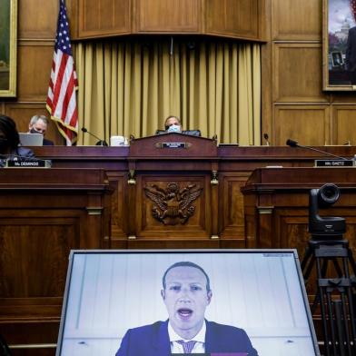  Facebook CEO Mark Zuckerberg testifies before the House Judiciary Subcommittee on Antitrust, Commercial and Administrative Law on Online Platforms and Market Power in the Rayburn House office Building on Capitol Hill in Washington, DC on July 29, 2020. (Photo by Graeme JENNINGS / POOL / AFP)Editoria: POLLocal: WashingtonIndexador: GRAEME JENNINGSSecao: politics (general)Fonte: POOLFotógrafo: STR<!-- NICAID(14556174) -->