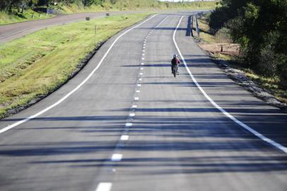  TAPES,RS,BRASIL.2020,07,29.Mais um trecho da duplicação da BR 116 será liberado,entre os kms 551 e 360.(RONALDO BERNARDI/AGENCIA RBS).<!-- NICAID(14555788) -->