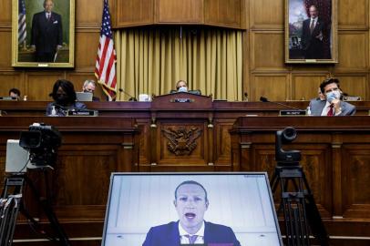  Facebook CEO Mark Zuckerberg testifies before the House Judiciary Subcommittee on Antitrust, Commercial and Administrative Law on Online Platforms and Market Power in the Rayburn House office Building on Capitol Hill in Washington, DC on July 29, 2020. (Photo by Graeme JENNINGS / POOL / AFP)Editoria: POLLocal: WashingtonIndexador: GRAEME JENNINGSSecao: politics (general)Fonte: POOLFotógrafo: STR<!-- NICAID(14556763) -->