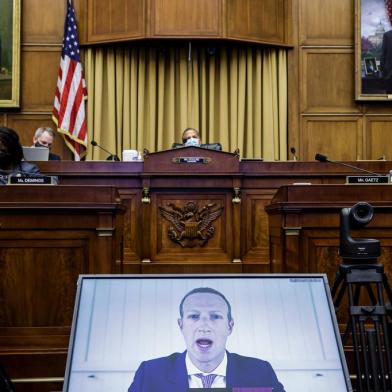  Facebook CEO Mark Zuckerberg testifies before the House Judiciary Subcommittee on Antitrust, Commercial and Administrative Law on Online Platforms and Market Power in the Rayburn House office Building on Capitol Hill in Washington, DC on July 29, 2020. (Photo by Graeme JENNINGS / POOL / AFP)Editoria: POLLocal: WashingtonIndexador: GRAEME JENNINGSSecao: politics (general)Fonte: POOLFotógrafo: STR<!-- NICAID(14556763) -->