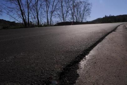  FARROUPILHA, RS, BRASIL, 30/07/2020 - Finalizada obra de recuperação do asfalto entre Farroupilha e Bent Gonçalves, na altura do KM 107. A extensão da obra é de aproximadamente 2 quilômetros. (Marcelo Casagrande/Agência RBS)<!-- NICAID(14556833) -->