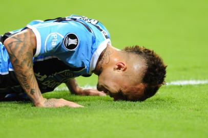  PORTO ALEGRE, RS, BRASIL, 01.11.2017. Grêmio enfrenta o Barcelona-EQU pela semifinal da Libertadores na Arena, em Porto Alegre. Na foto, atacante Everton.Foto: Lauro Alves/Agência RBS<!-- NICAID(13244918) -->