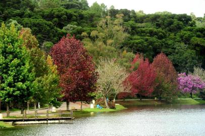  SÃO FRANCISCO DE PAULA, RS, BRASIL, 04/04/2018. Lago São Bernardo, em São Francisco de Paula, é tema de Contracapa Fotográfica temática de outono. (Diogo Sallaberry/Agência RBS)<!-- NICAID(13487627) -->