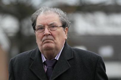 (FILES) In this file photo taken on November 27, 2013 former Northern Ireland politician and Joint 1998 Nobel Peace Prize Winner, John Hume, attends the funeral service for Irish priest Father Alec Reid at Clonard Monastery in Belfast, Northern Ireland. - John Hume, the Northern Irish politian who won the Nobel Peace Prize in 1998 for his role in the British provinces peace process, has died aged 83, his family announced on August 3, 2020. (Photo by PETER MUHLY / AFP)<!-- NICAID(14559152) -->