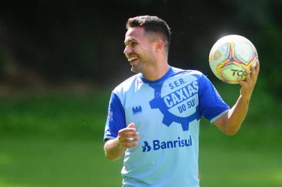  CAXIAS DO SUL, RS, BRASIL, 19/02/2020. Treino do Caxias no CT. SER Caxias se preapara para enfrentar o Grêmio na final da Taça Cel. Ewaldo Poeta, primeiro turno do Campeonato Brasileiro. Na foto, lateral Ivan.  (Porthus Junior/Agência RBS)Indexador: Porthus Junior                  <!-- NICAID(14424972) -->