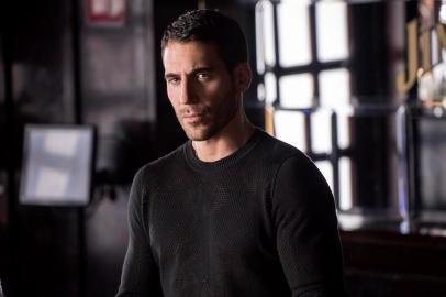 Miguel Ángel Silvestre como Lito na série Sense 8<!-- NICAID(14559807) -->