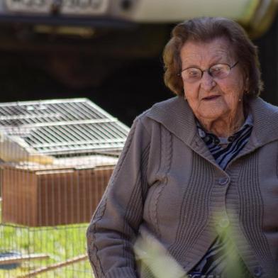 Maria Luiza Donida, 99 anos, é a moradora mais velha de Nova Roma do Suk e está se recuperando da covid-19. Ela teve diagnóstico no dia 22 após uma falta de ar que ocorreu no dia 20. Desde então, ela recupera-se em casa, sem apresentar mais sintomas. A idosa completará 100 anos no dia 21 de dezembro de 2020.<!-- NICAID(14557788) -->