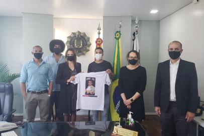 Família de engenheiro morto se reúne com chefe da Polícia Civil após demora para entrega de inquérito ao Judiciário<!-- NICAID(14560320) -->