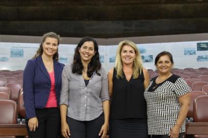 Vereadoras de Caxias do Sul, da esquerda para a direita: Tatiane Frizzo (PSDB), Denise Pessôa (PT), Paula Ioris (PSDB), Gladis Frizzo (MDB). A foto foi feita em 2019.<!-- NICAID(14559845) -->