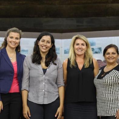 Vereadoras de Caxias do Sul, da esquerda para a direita: Tatiane Frizzo (PSDB), Denise Pessôa (PT), Paula Ioris (PSDB), Gladis Frizzo (MDB). A foto foi feita em 2019.<!-- NICAID(14559845) -->