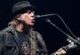 Neil Young vai processar Trump por usar suas músicas em comícios