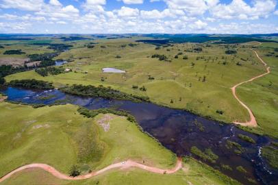 Jaquirana , RS, BRASIL, 10/02/2016 : Parques gaúchos, belos e precários - Parque Estadual do Tainhas / Passo do S / Passo da Ilha - O Rio Grande do Sul tem mais de duas dezenas de unidades de conservação ambiental, entre elas diversos parques nacionais e estaduais. Nenhum deles está completamente implementado. Acessos ruins, falta de infraestrutura mínima para o turismo e desapropriações feitas sem pagamento de indenizações são rotina nestas áreas de preservação. (Omar Freitas/Agência RBS)Indexador: Omar Freitas<!-- NICAID(12031856) -->