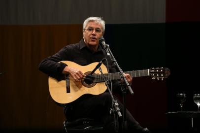  Porto Alegre, RS. Show dos cantores Gilberto Gil e Caetano Veloso no Auditório Araújo Viana. Fotos Júlio Cordeiro Ag. RBS. 28/08/2015<!-- NICAID(11648663) -->