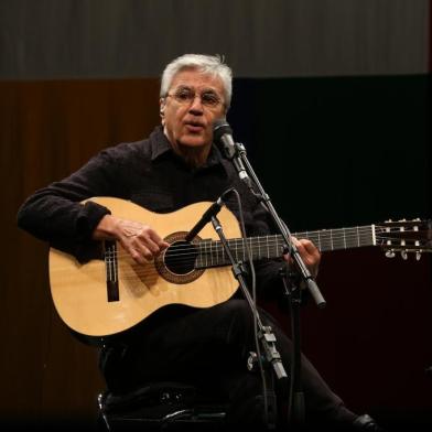  Porto Alegre, RS. Show dos cantores Gilberto Gil e Caetano Veloso no Auditório Araújo Viana. Fotos Júlio Cordeiro Ag. RBS. 28/08/2015<!-- NICAID(11648663) -->