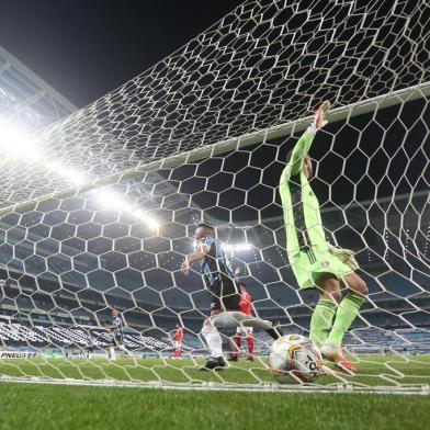  PORTO ALEGRE, RS, BRASIL - 05/08/2020 - GRÊMIO X INTERNACIONAL: Jogo ocorre na Arena e define o campeão do segundo turno do Gauchão 2020. Devido à pandemia do coronavírus, partida será realizada sem público, seguindo rigorosos protocolos sanitários. (FOTO: Jefferson Botega/Agência RBS)Indexador: Jefferson Botega<!-- NICAID(14561667) -->