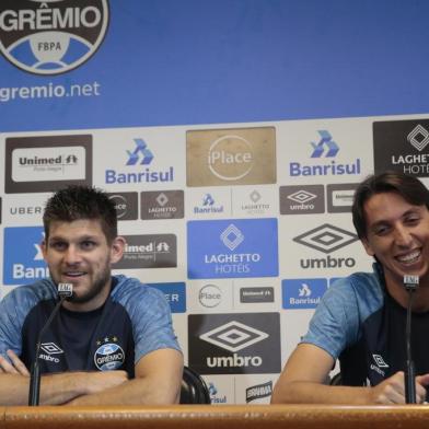  PORTO ALEGRE, RS, BRASIL, 29-11-2018. No CT Luiz Carvalho,Kannemann e Geromel fazem coletiva após renovação de contrato do técnico Renato Gaúcho com o time. (ANDRÉ ÁVILA/Agência RBS_<!-- NICAID(13854322) -->