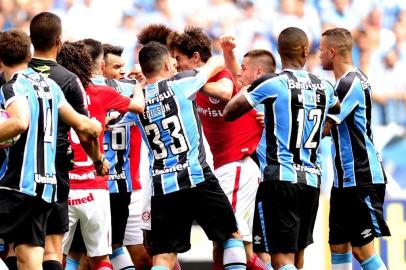 PORTO ALEGRE, RS, BRASIL 23/10/2016 - Grêmio recebe o Inter na Arena, pela 32ª rodada do Brasileirão. Gre-Nal 411. (FOTO:BRUNO ALENCASTRO/AGÊNCIA RBS)-CRÉDITO fotógrafo: Bruno Alencastro, Agência RBS, 23/10/2016