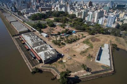  PORTO ALEGRE, RS, BRASIL - 2020.08.06 -  Como estão as obras do projeto Embarcadero, projeto entre a Usina do Gasômetro e o armazém A7. (Foto: ANDRÉ ÁVILA/ Agência RBS)<!-- NICAID(14562225) -->