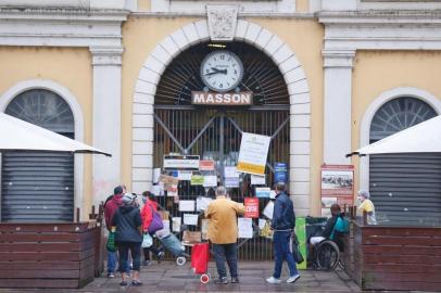 Após um mês sem receber clientes, Mercado Público reabre nesta sexta-feira em Porto Alegre <!-- NICAID(14562699) -->