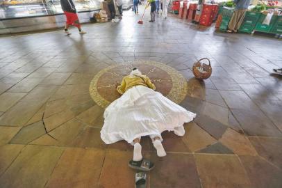  PORTO ALEGRE, RS, BRASIL, 07/08/2020- Ambinetal do primeiro dia de comércio aberto em Porto Alegre. Na foto- Mercado Público de Porto Alegre. Foto: Lauro Alves / Agencia RBS<!-- NICAID(14562924) -->